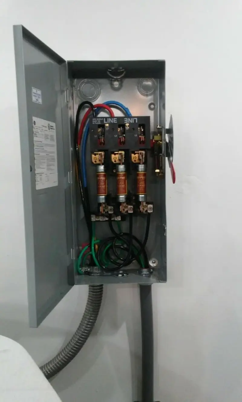 Three-phase disconnect switch installed for Smoke Detector Installation in Brookmont